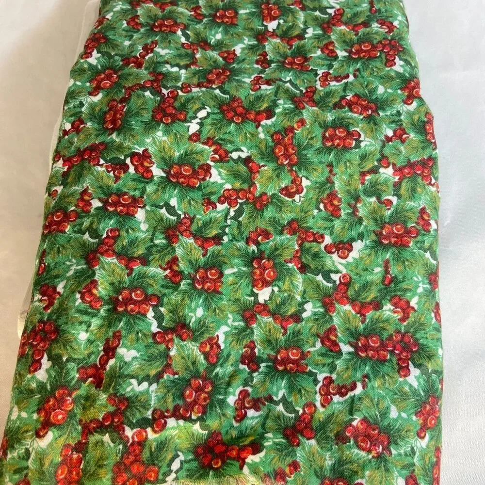 #8284 SIGNATURE CLASSICS BY OAKHURST TEXTILES HOLLY GREEN FABRIC 36 X 44